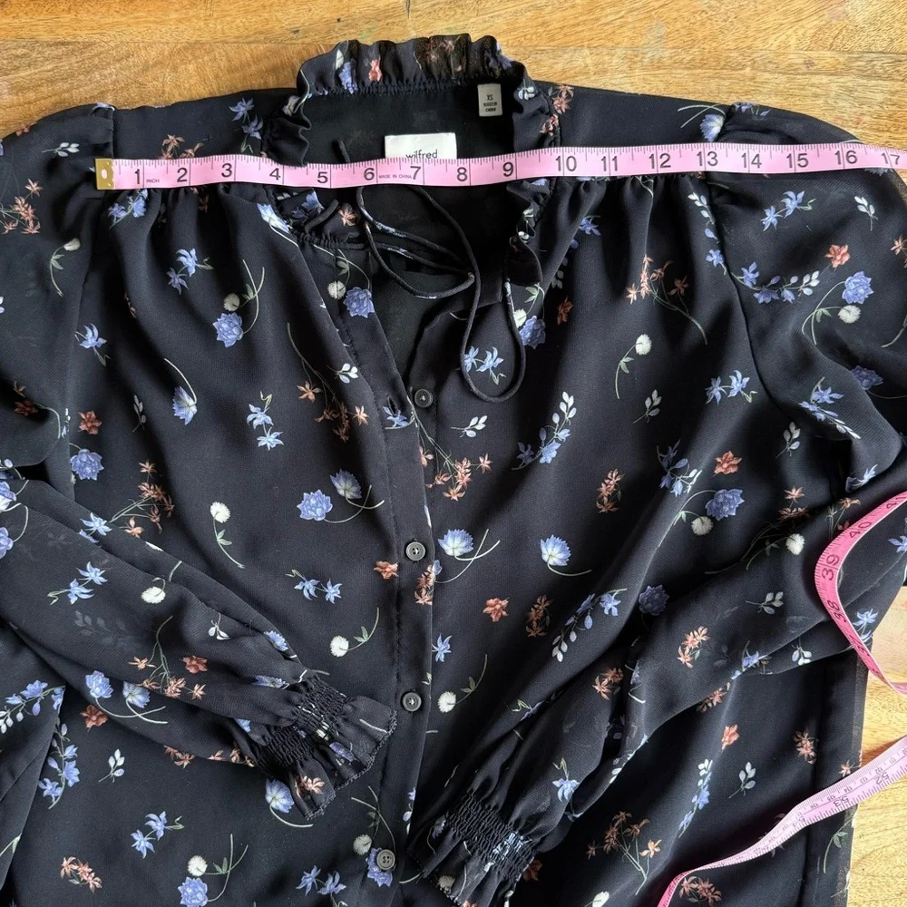 Aritzia Wilfred Floral Blouse Black Ruffle Tie Neck Lightweight – XS